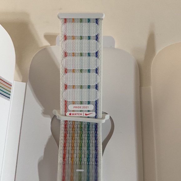 Apple 44mm White/Multi-Color Pride Edition Nike Sport Loop - Picture 14 of 14